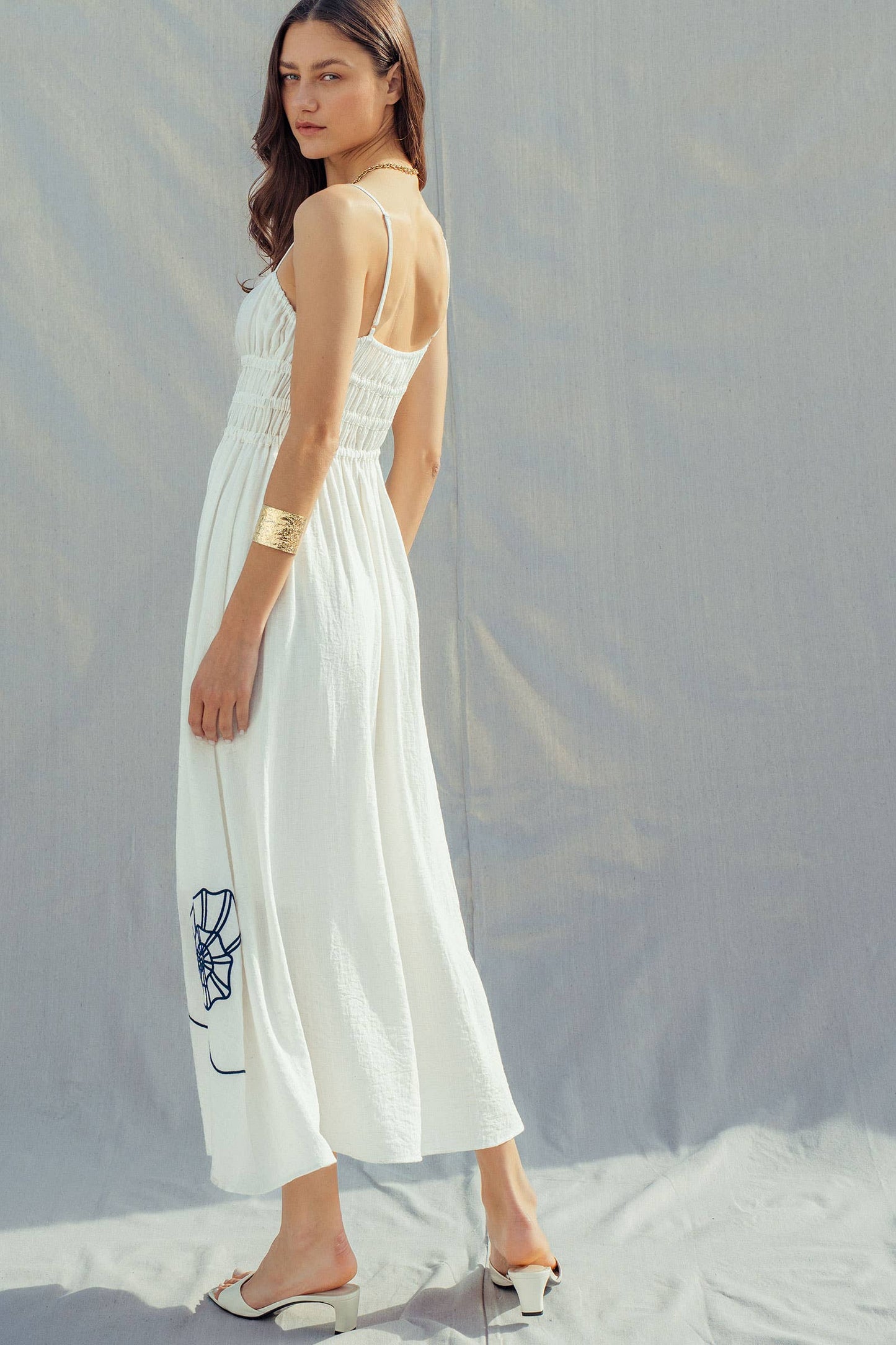 Urban Daizy - Seashell Embroidered Linen Blend Smocked Dress