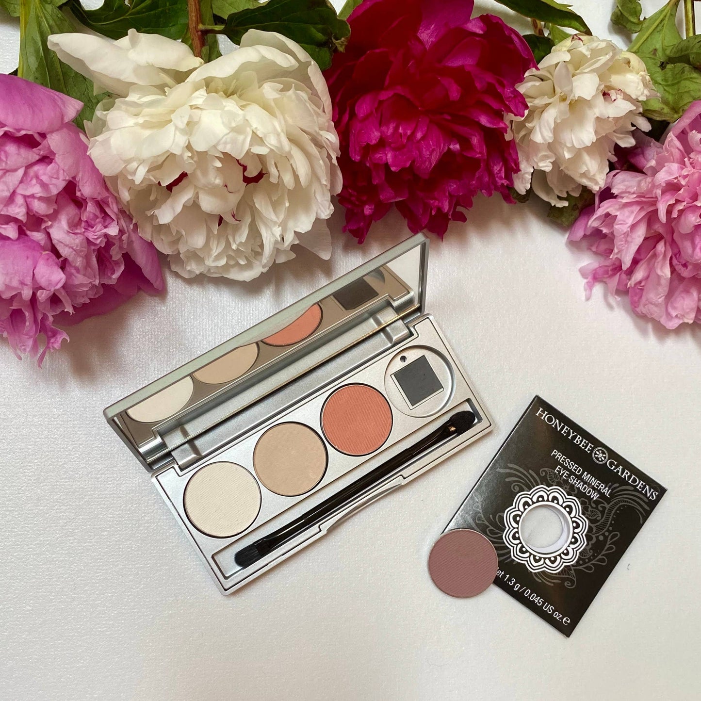 Honeybee Gardens Natural Cosmetics & Body Care - Refillable Eye Shadow Compact