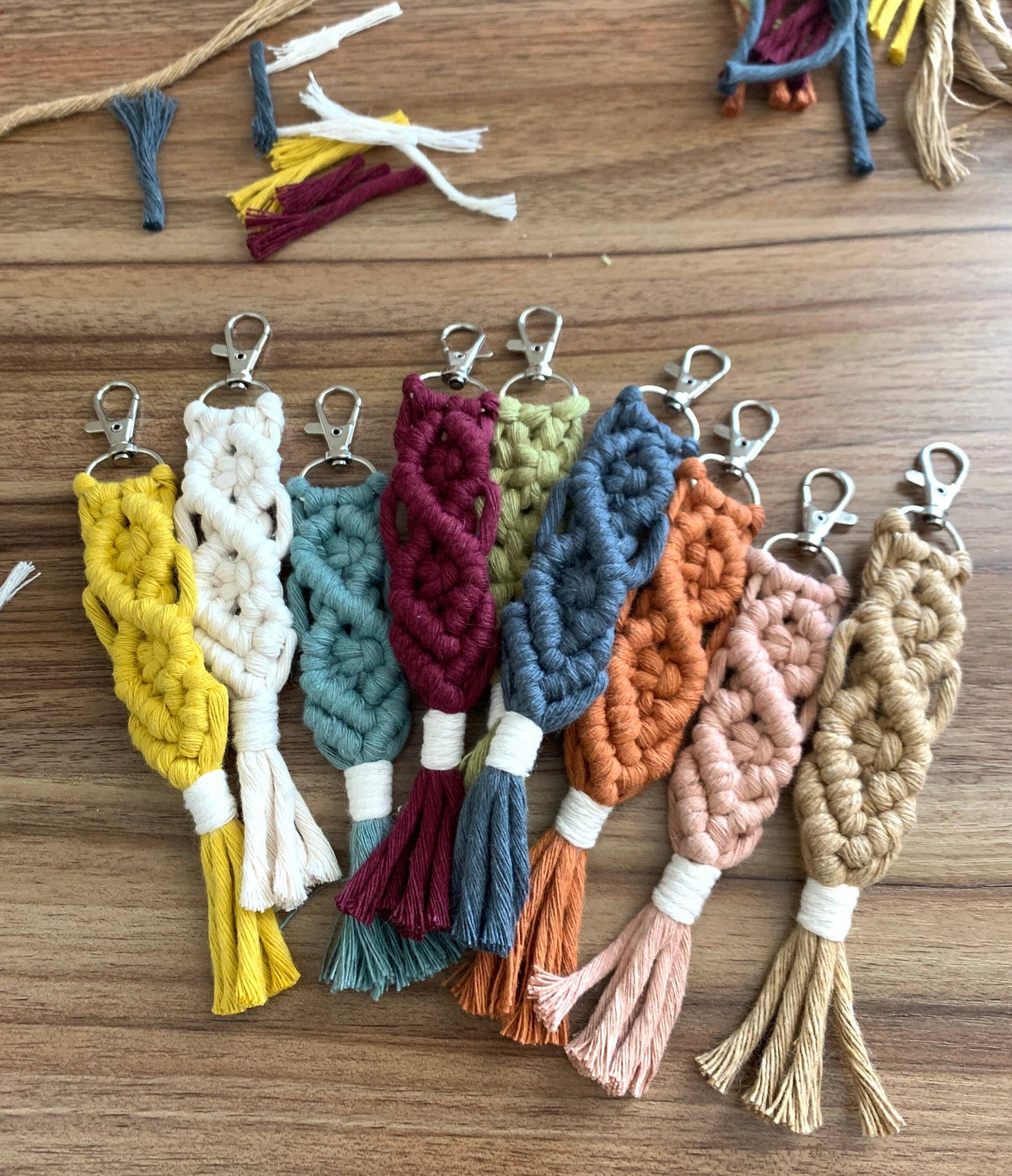 tightyknots - Macrame Keychain, Handmade Macrame Keychain in Diferents Colors, Variety Colors in Keychains, Rustic Macrame Keychain for Gift