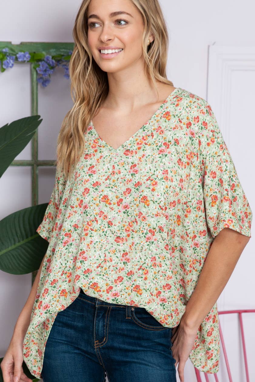 Acting Pro - T7400-1X - Plus Floral Short Sleeve V Neck Top