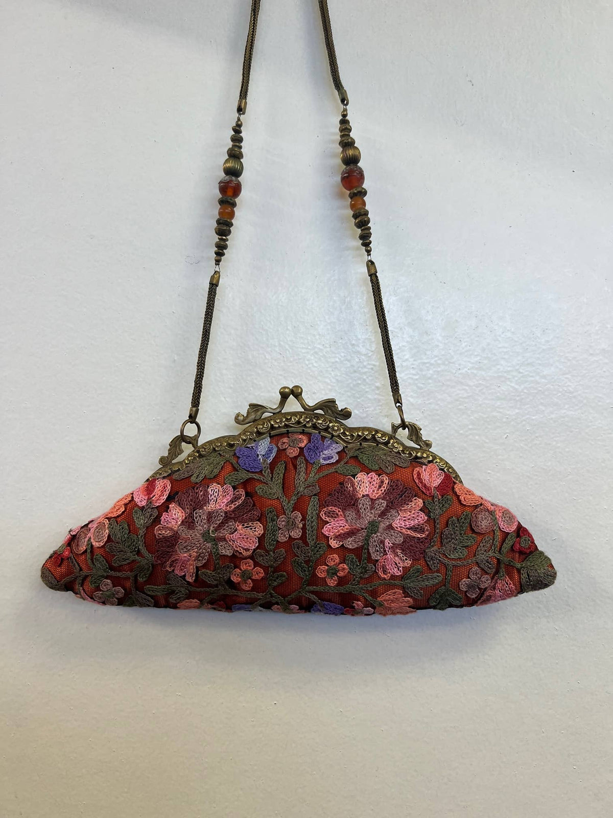 Ricki designs - VINTAGE CREWEL EMBROIDERED CLUTCH AC 276