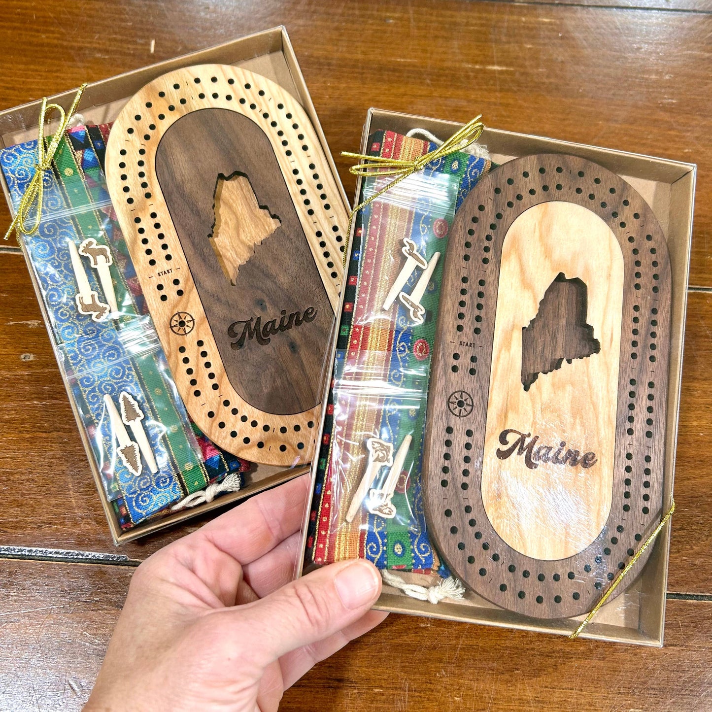 Cast & Carve - Wildlife Mini Travel Cribbage Board & Custom Pegs Set: Anchor / Select best pegs for us