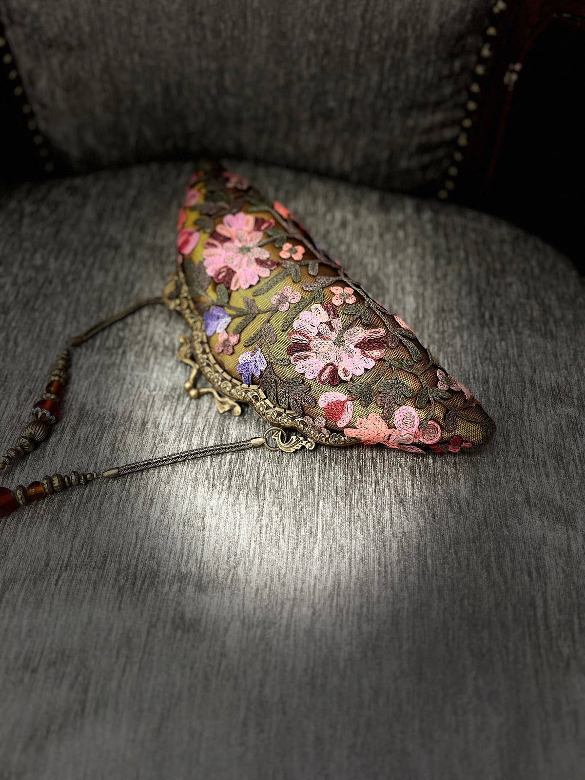 Ricki designs - VINTAGE CREWEL EMBROIDERED CLUTCH AC 276