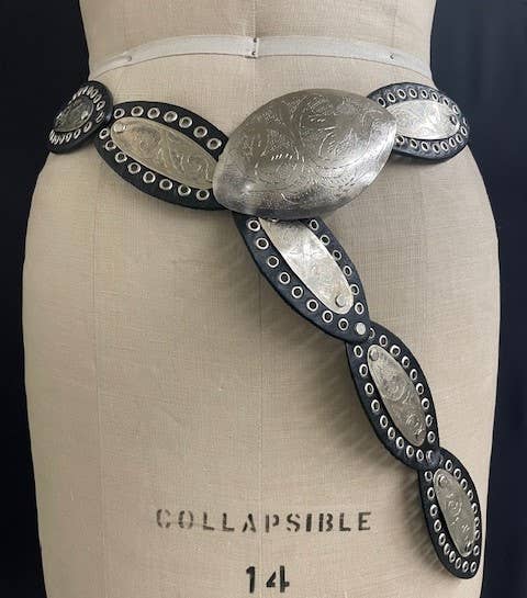 DAIRI - Oval shape leather belt