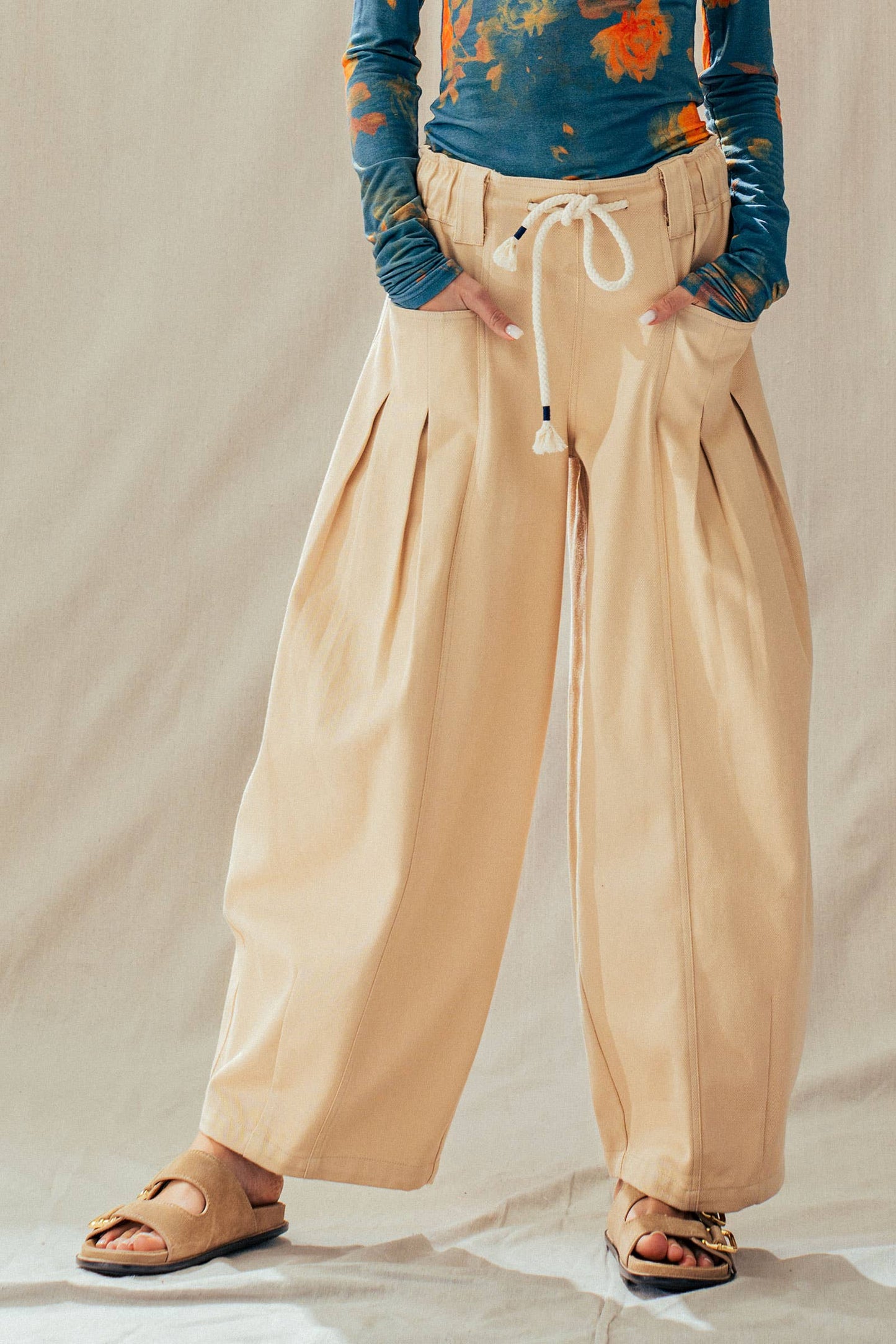 Urban Daizy - Rope Drawstring Balloon Pants Pleated Front