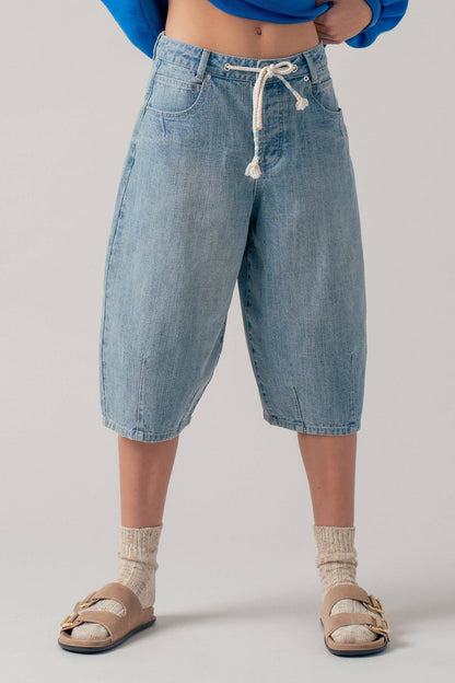 Urban Daizy - Drawstring Waist Barrel Leg Denim Shorts