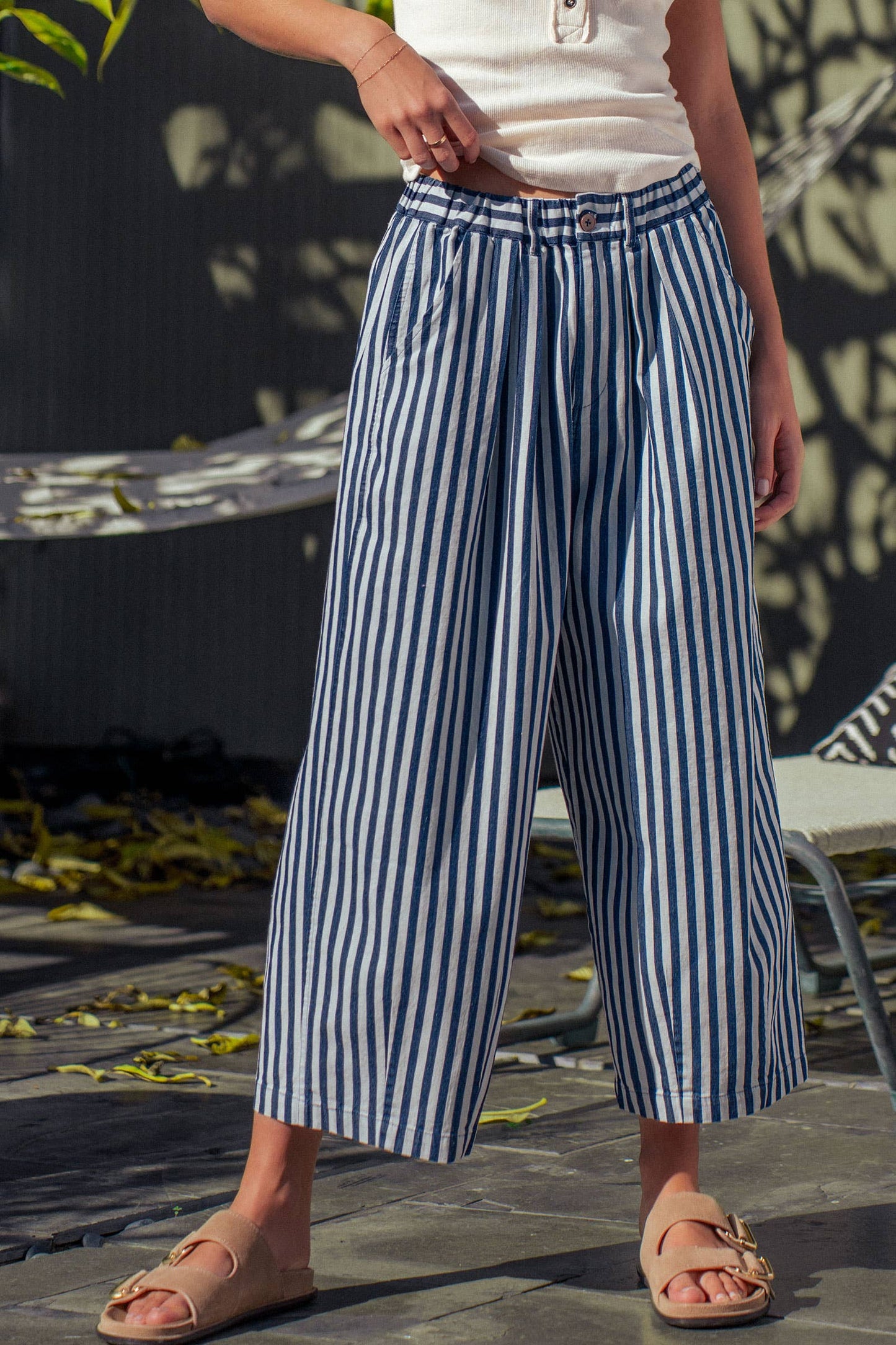 Urban Daizy - Striped Pleated Wide Leg Culotte Pants