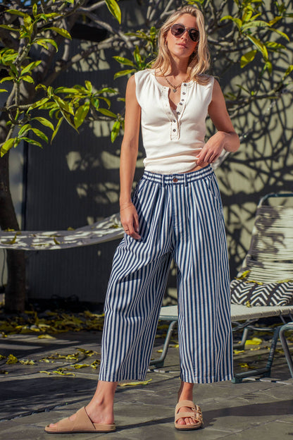 Urban Daizy - Striped Pleated Wide Leg Culotte Pants