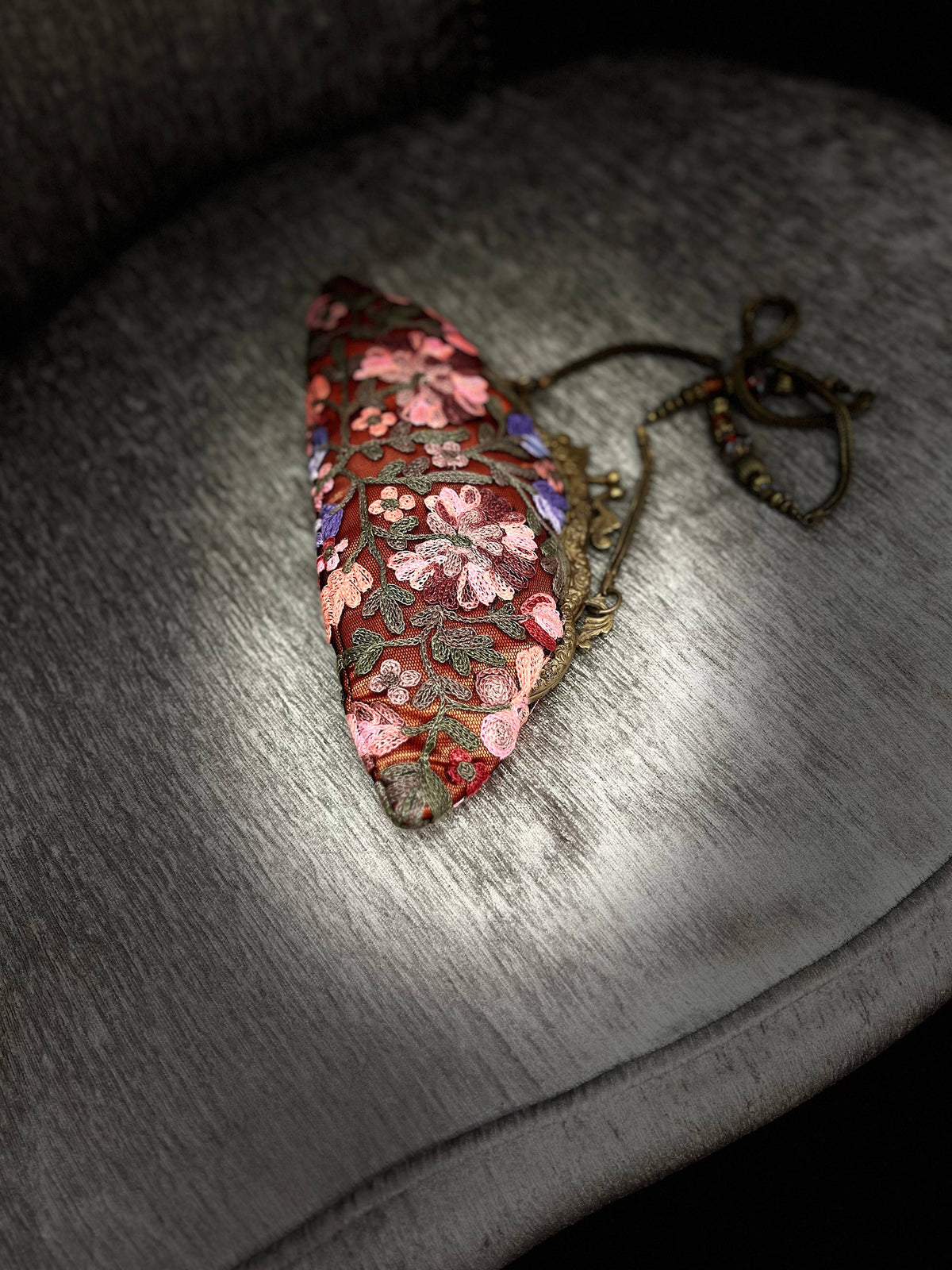 Ricki designs - VINTAGE CREWEL EMBROIDERED CLUTCH AC 276