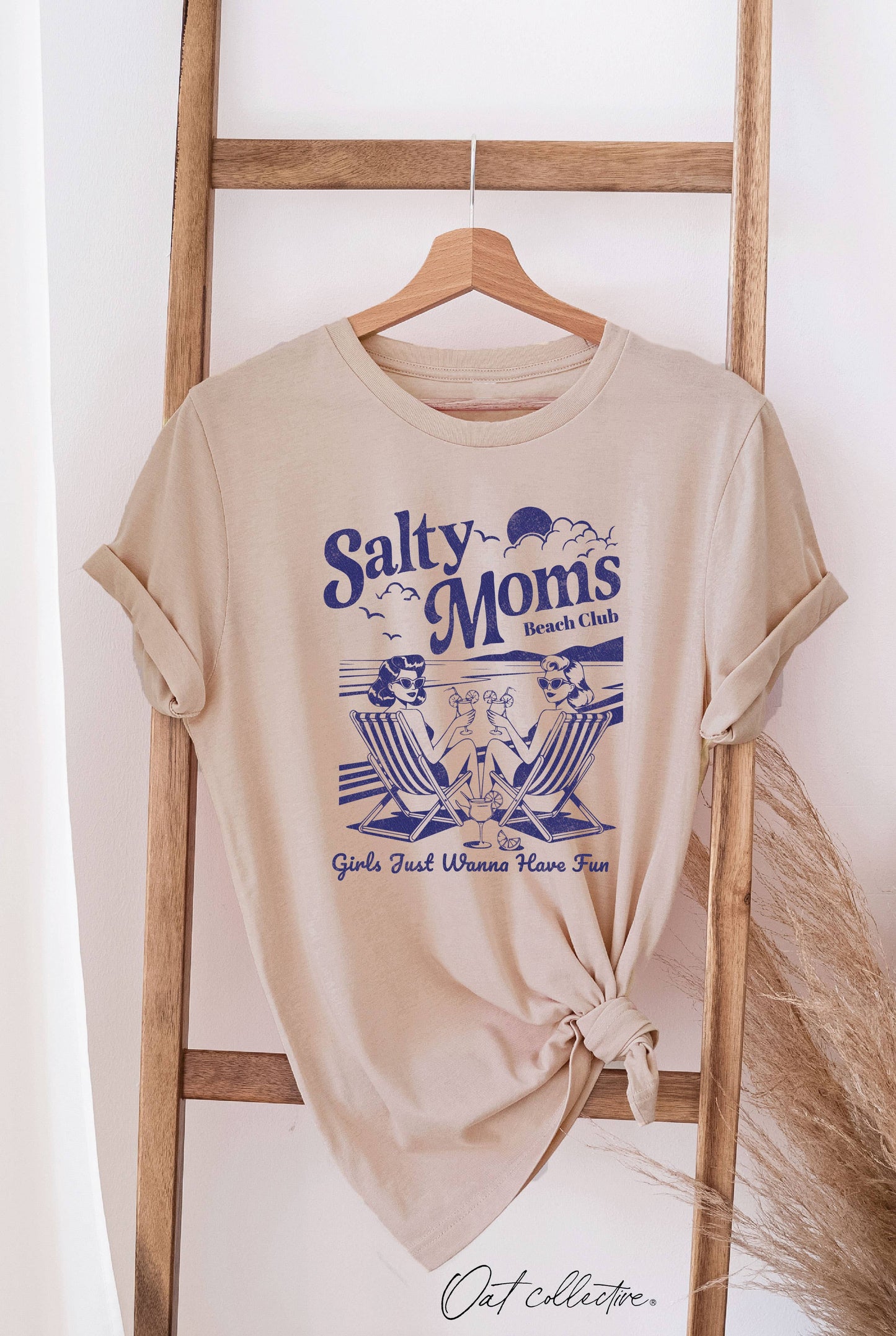 OAT COLLECTIVE - SALTY MOMS BEACH CLUB  Graphic T-shirt
