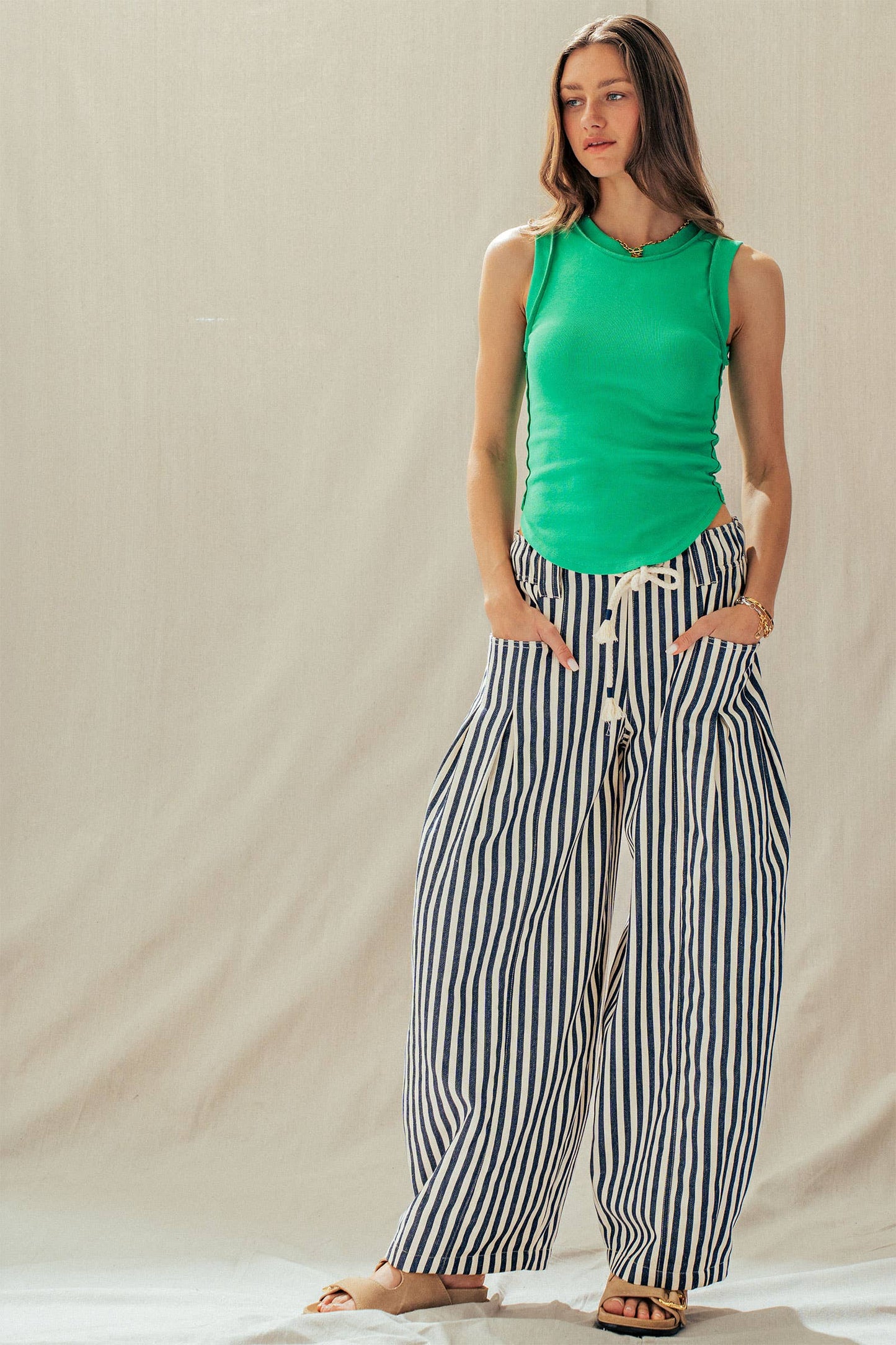 Urban Daizy - Ribbed Slim Fit Sleeveless Tank Top