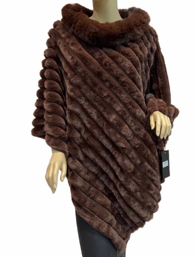 LOOWIE - 068 Luxurious Green Faux Fur Ribbed Poncho with Plush Collar: Cream