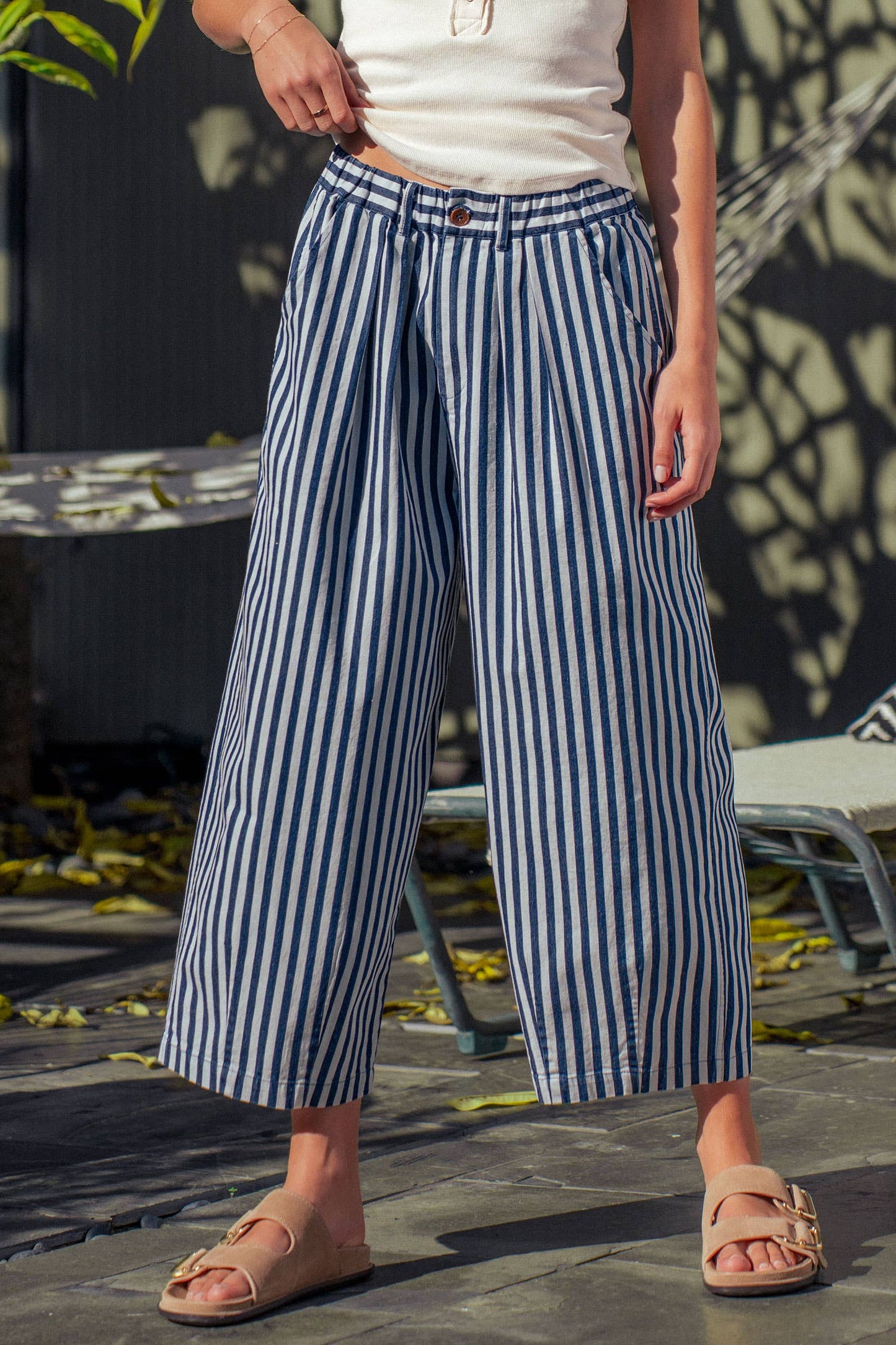 Urban Daizy - Striped Pleated Wide Leg Culotte Pants