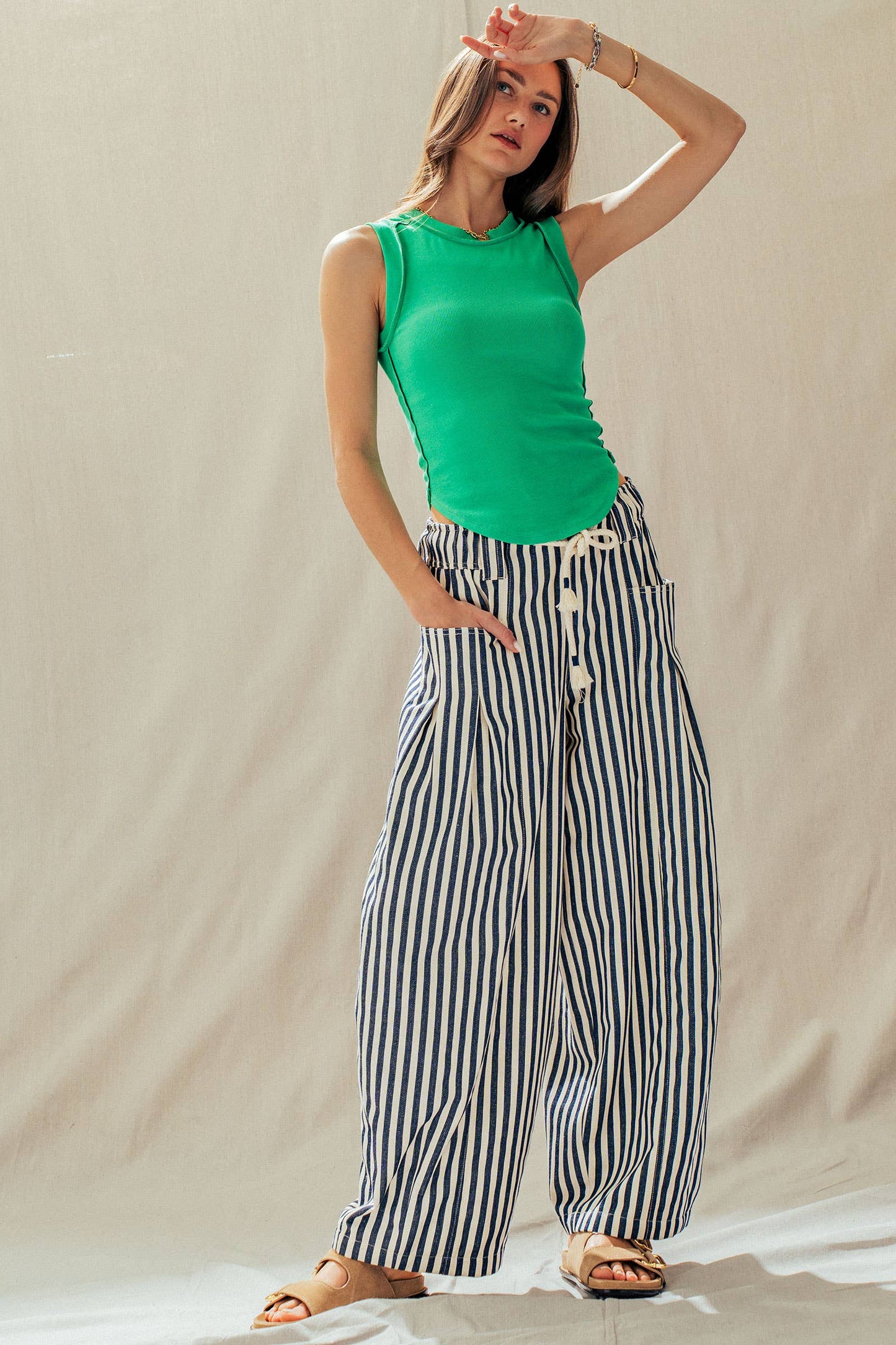Urban Daizy - Ribbed Slim Fit Sleeveless Tank Top
