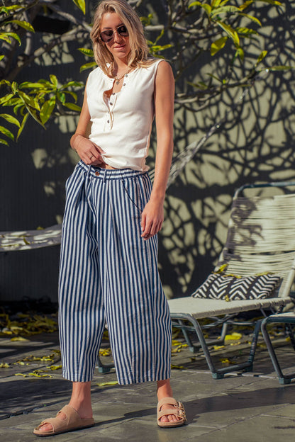 Urban Daizy - Striped Pleated Wide Leg Culotte Pants