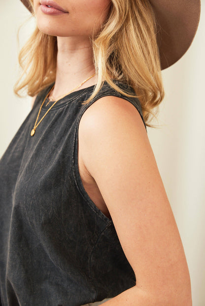 OAT COLLECTIVE - SURF Mineral Graphic Tank Top: CARDINAL / SMALL