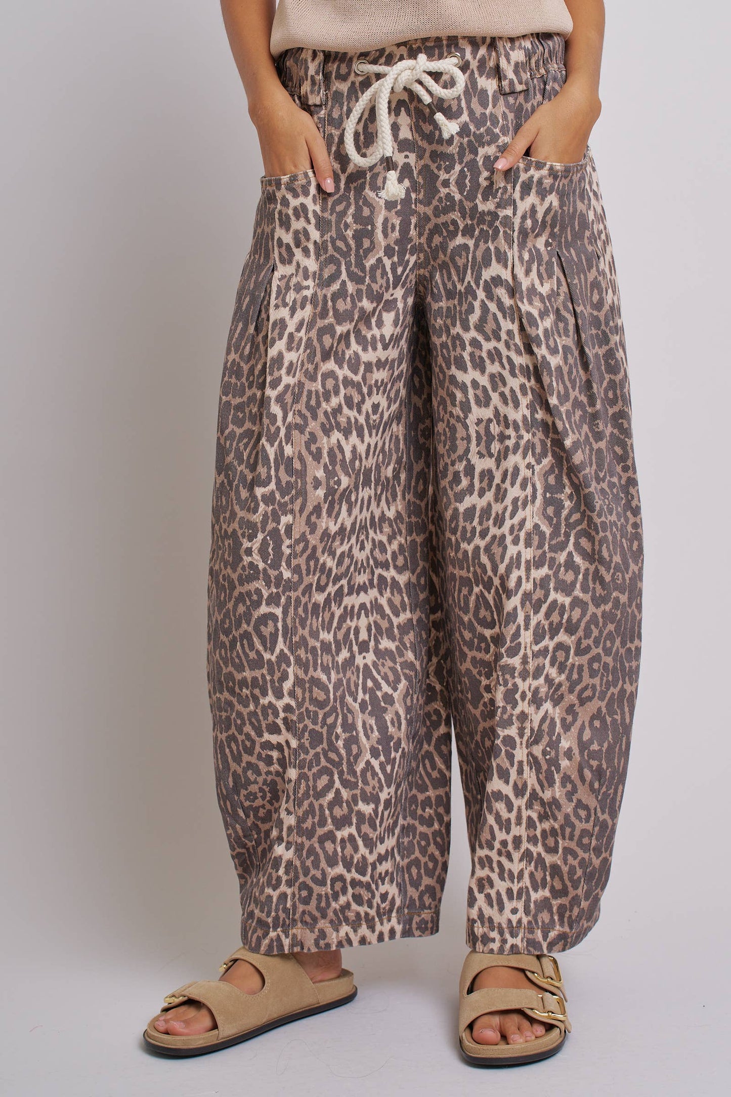 Urban Daizy - Rope Drawstring Balloon Pants Pleated Front