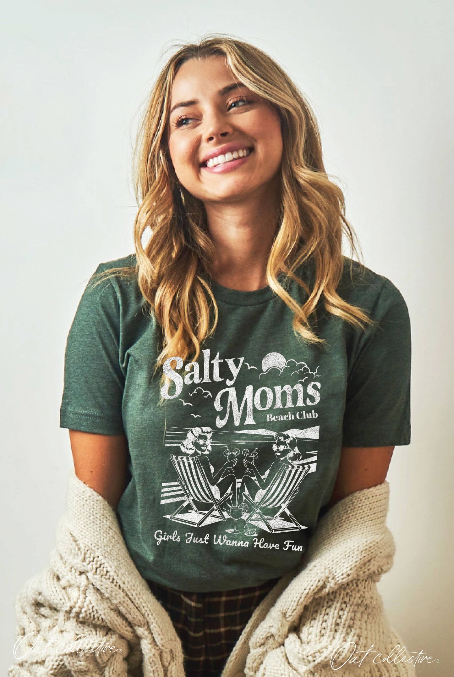 OAT COLLECTIVE - SALTY MOMS BEACH CLUB  Graphic T-shirt