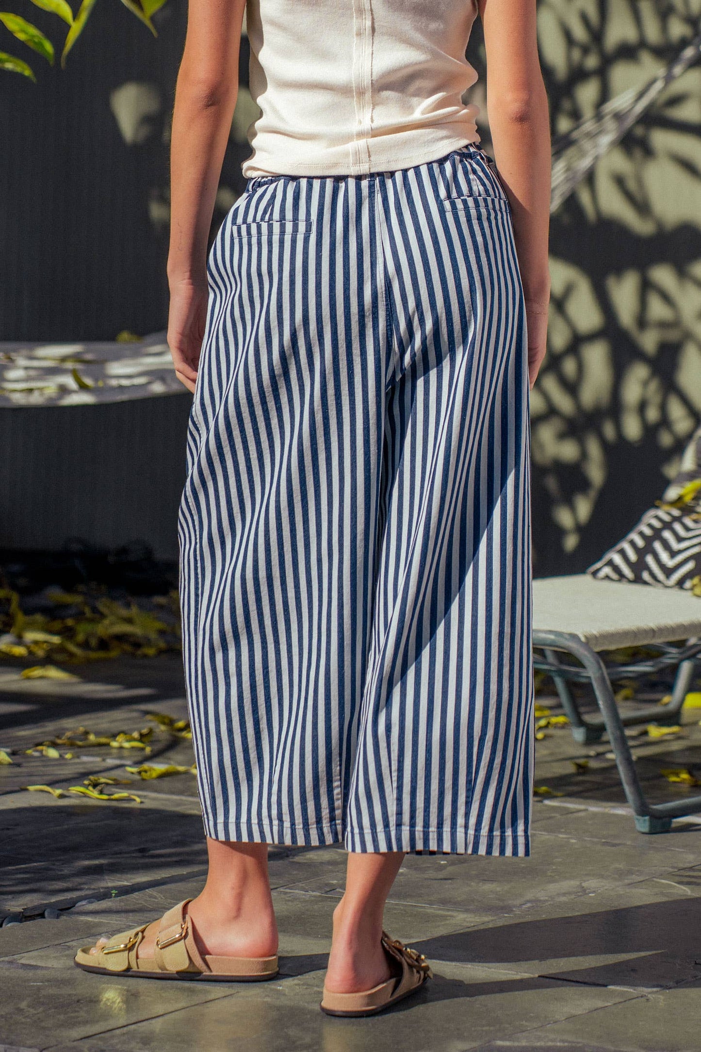 Urban Daizy - Striped Pleated Wide Leg Culotte Pants