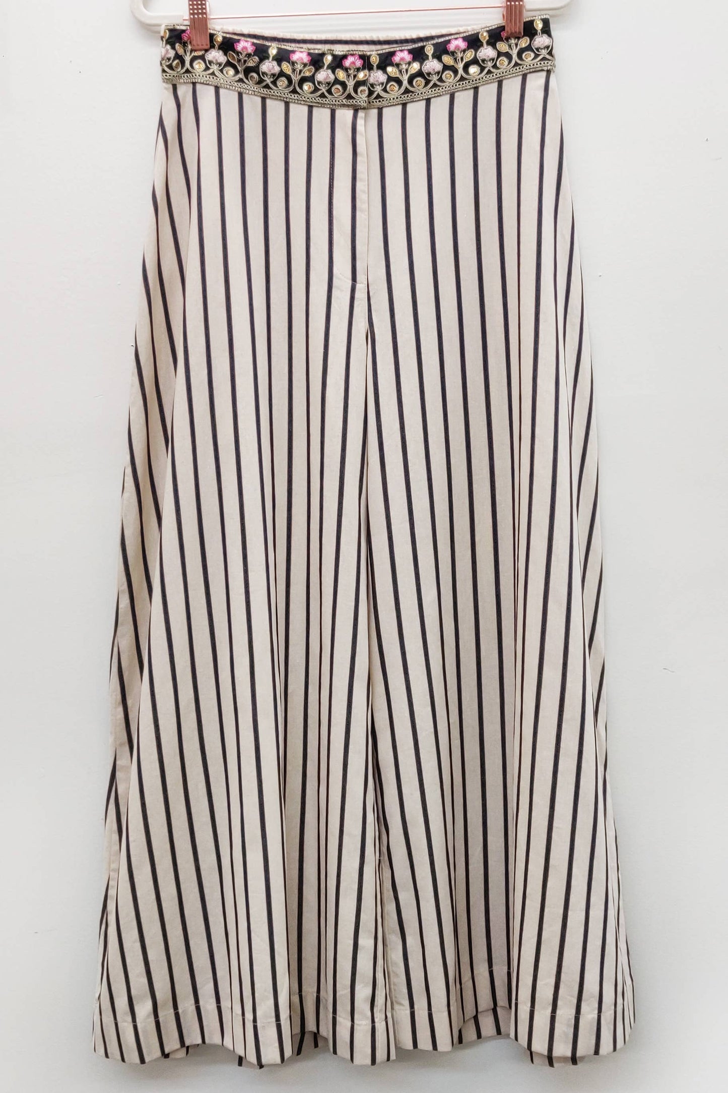 Aratta - Derby Princess Stripe Pants: Cream Stripes / M