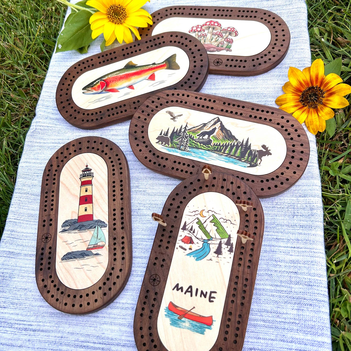 Cast & Carve - Deluxe Wildlife Mini Cribbage Board with Custom Pegs: We will enter text in customization box below / Lighthouse / Select Best Pegs For Us
