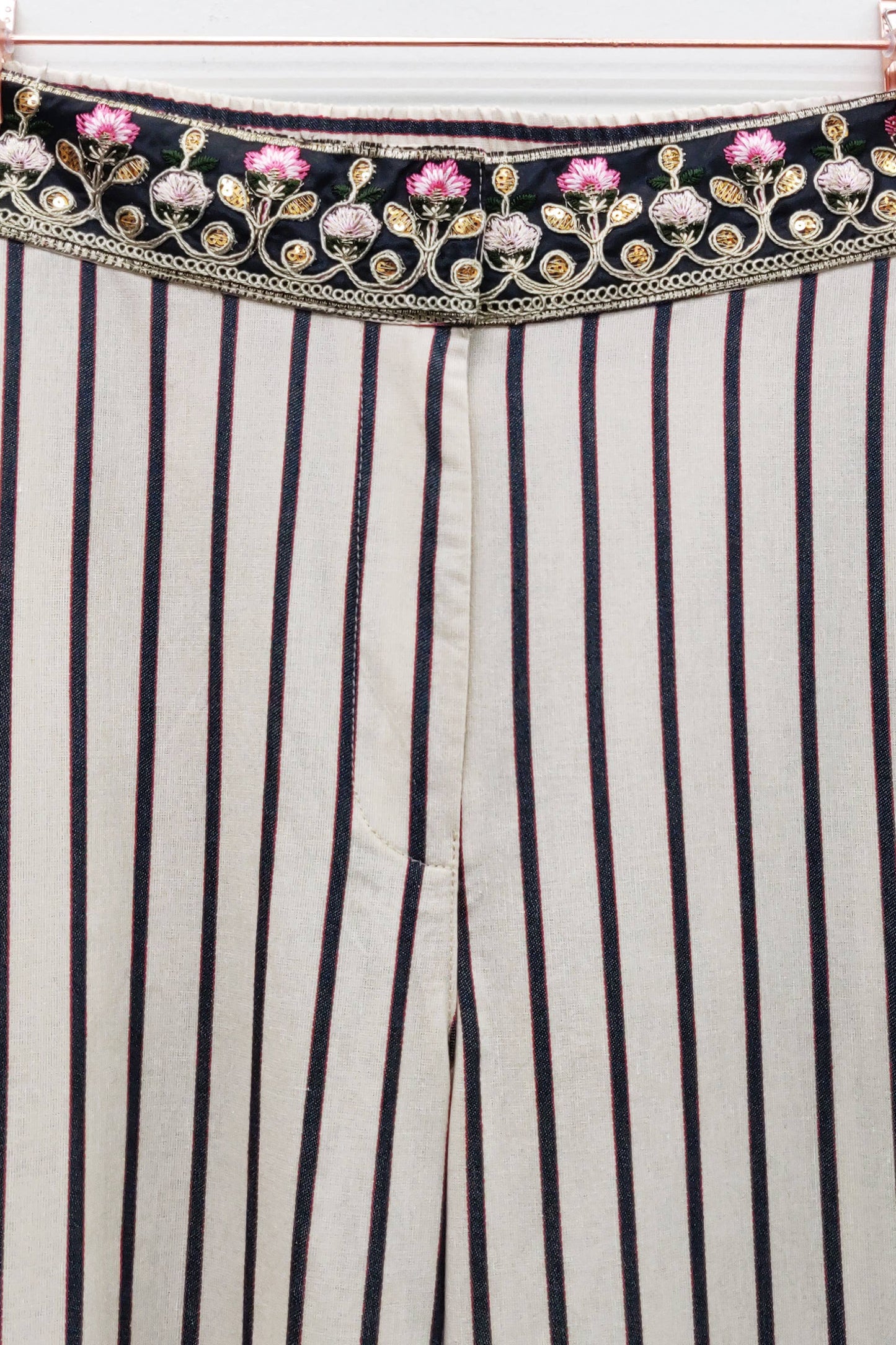 Aratta - Derby Princess Stripe Pants: Cream Stripes / M