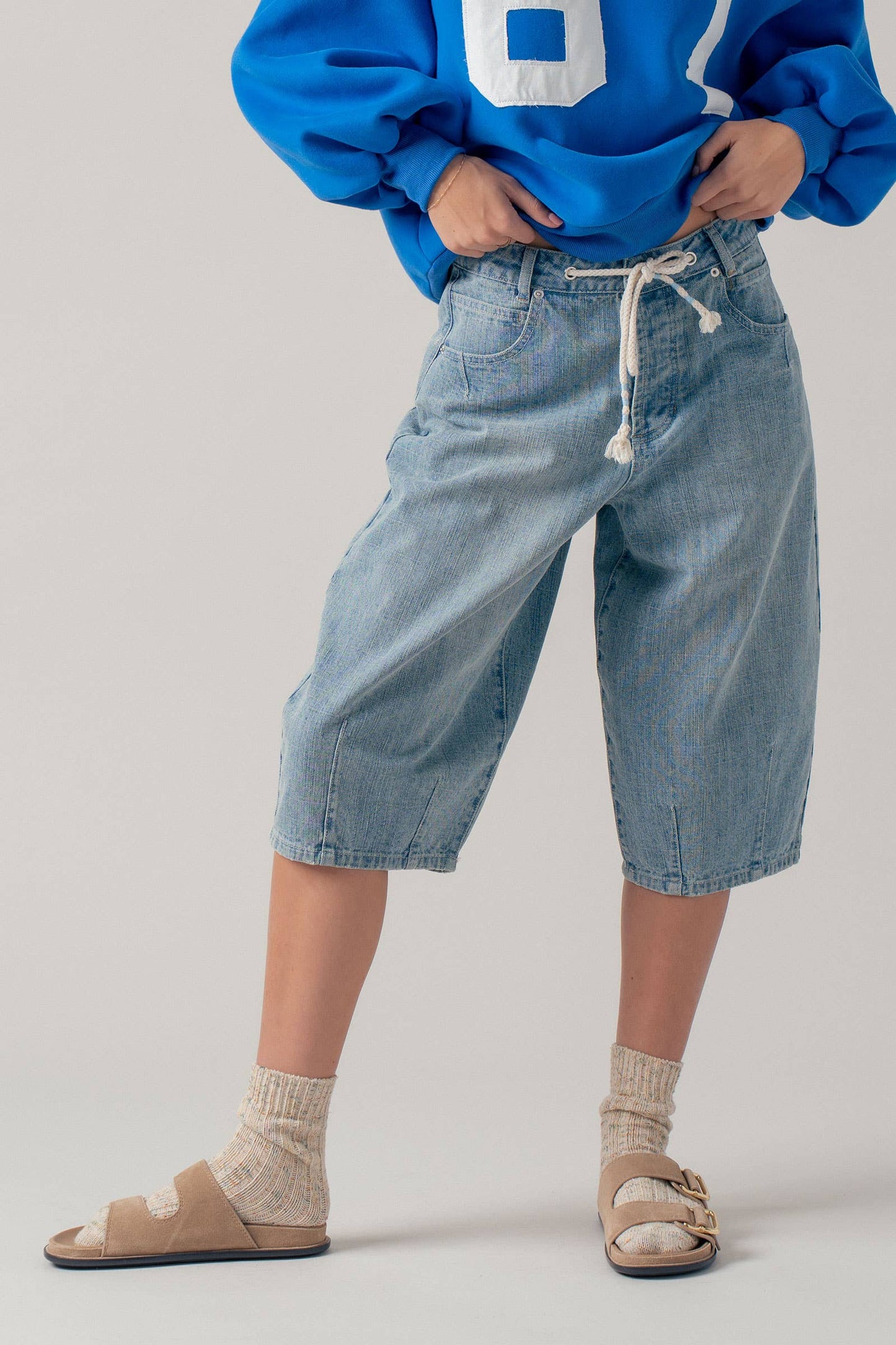Urban Daizy - Drawstring Waist Barrel Leg Denim Shorts