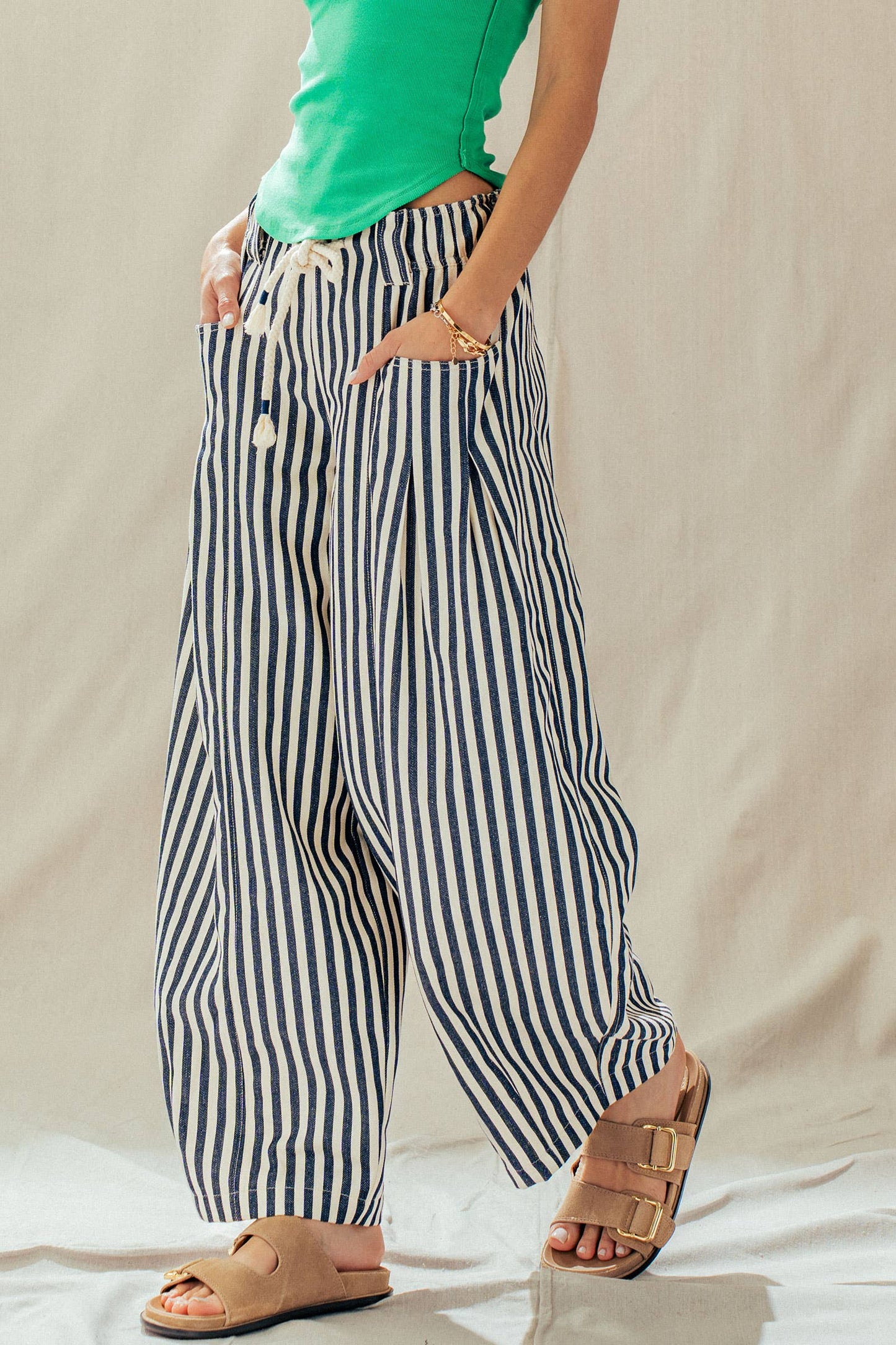 Urban Daizy - Rope Drawstring Balloon Pants Pleated Front