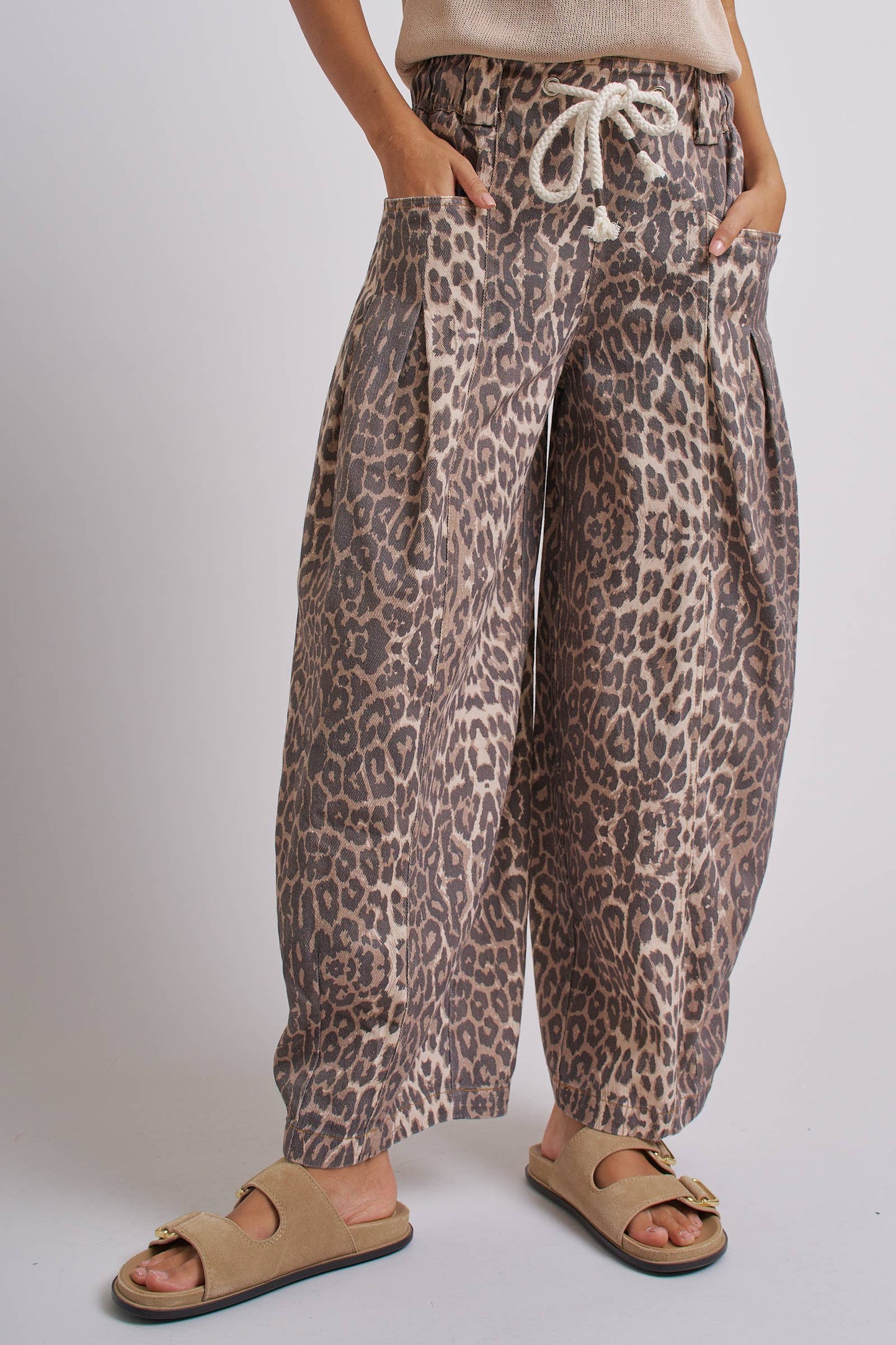 Urban Daizy - Rope Drawstring Balloon Pants Pleated Front