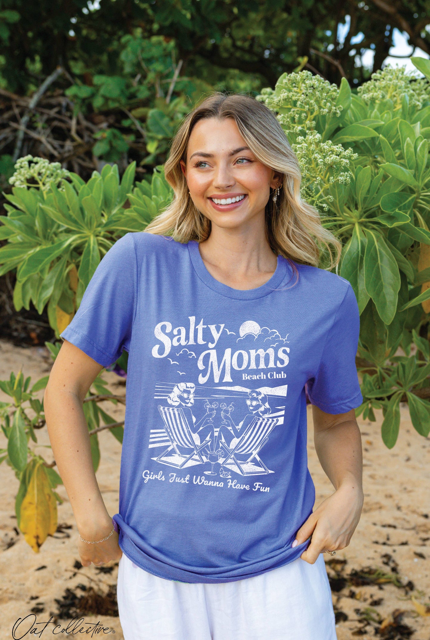 OAT COLLECTIVE - SALTY MOMS BEACH CLUB  Graphic T-shirt