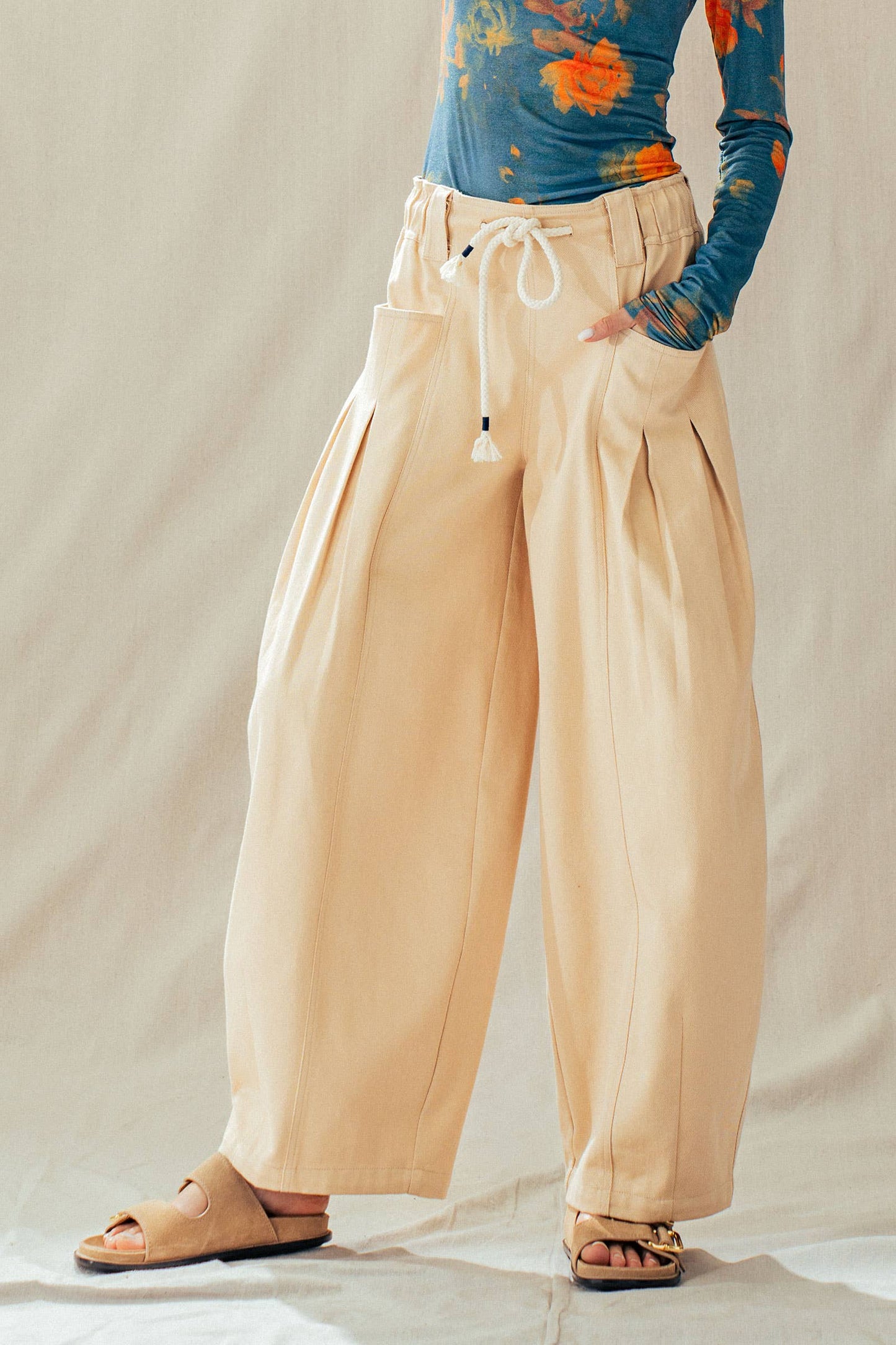 Urban Daizy - Rope Drawstring Balloon Pants Pleated Front