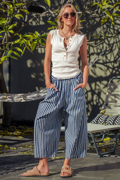 Urban Daizy - Striped Pleated Wide Leg Culotte Pants