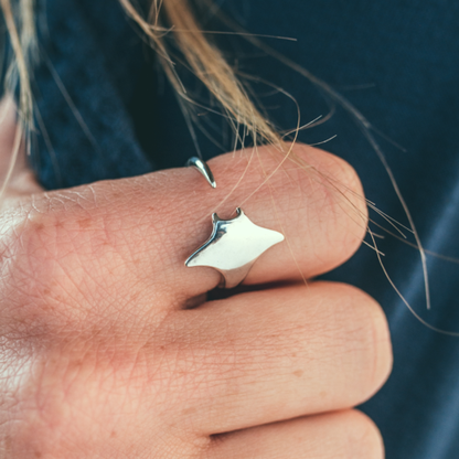 Cape Clasp - Manta Ray Ring: Large (10.5) / Sterling Silver