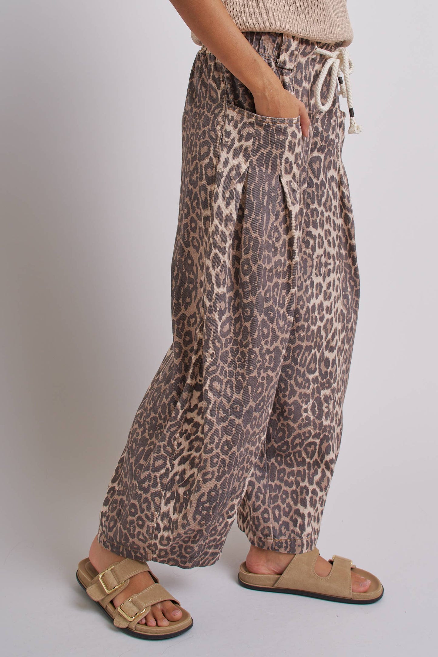 Urban Daizy - Rope Drawstring Balloon Pants Pleated Front