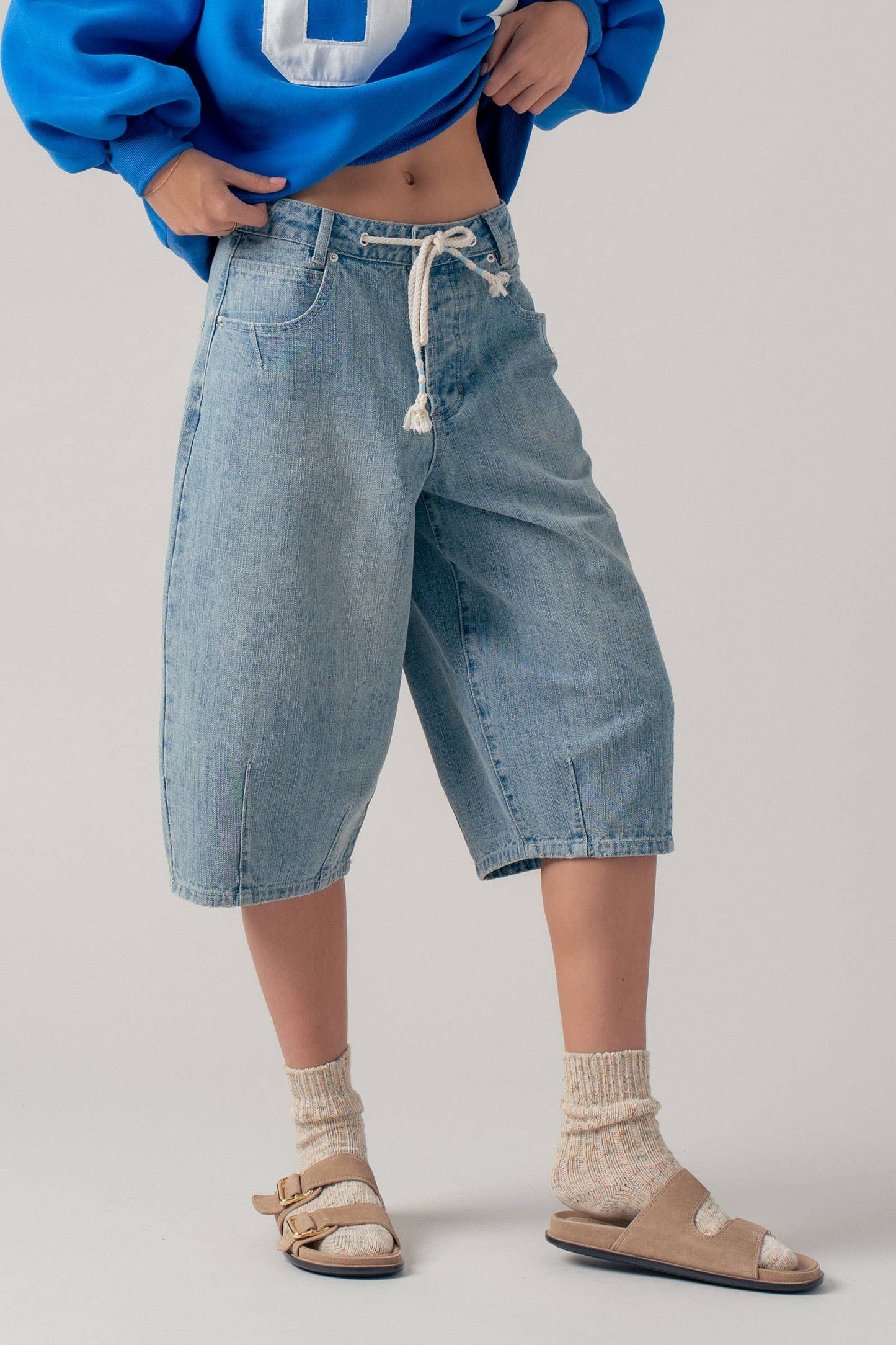 Urban Daizy - Drawstring Waist Barrel Leg Denim Shorts