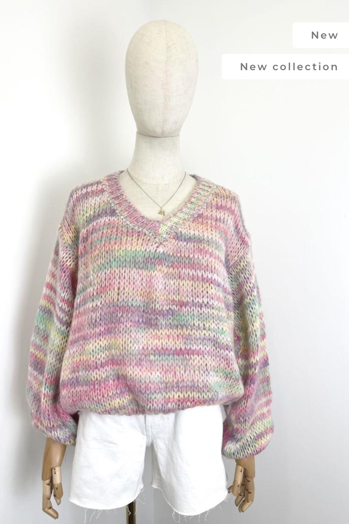 LOOWIE - MP3656M One Size Italian Rainbow V-Neck Sweater LOOWIE