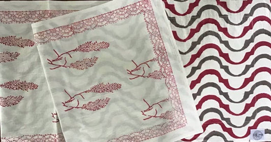 Natural Habitat - Table Runner 60" Pampas Grass Red