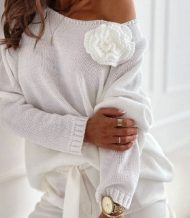LOOWIE - P8021 Sweater with Rose