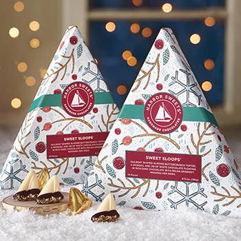 Harbor Sweets - Winter Forest Sweet Sloops triangle box 19 pieces