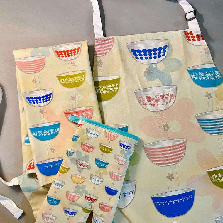 APRON Pyrex Vintage BOWLS COLLECTION Kitchen theme retro kitchen