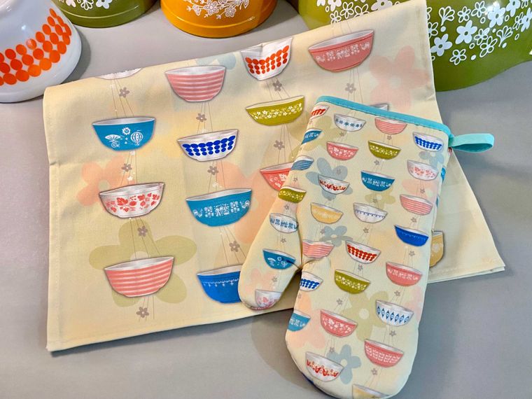 APRON Pyrex Vintage BOWLS COLLECTION Kitchen theme retro kitchen